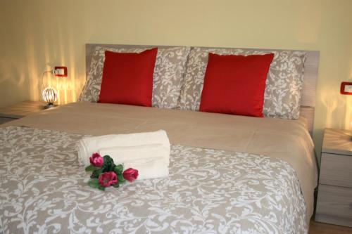 1 queen bed, 1 sofa bed