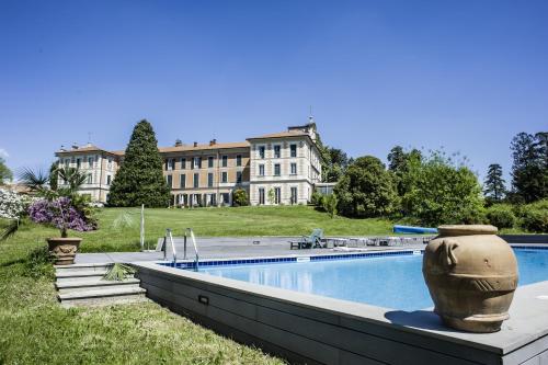Swimming pool, Hotel Villa Borghi in Varano Borghi