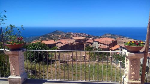 Apartment with one bedroom in San Mauro Cilento with wonderful sea view and enclosed garden 7 km from the beach