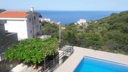 House by the sea with pool, Rijeka Rezhevichi (Petrovac)