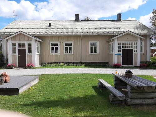. Ellilän Kievari
