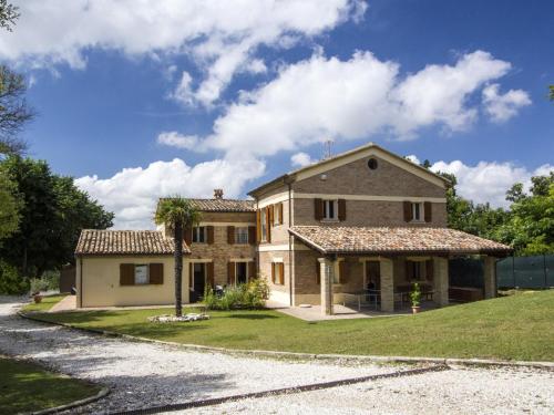 Scenic Stay Amid Olive Groves gîte à louer Carignano