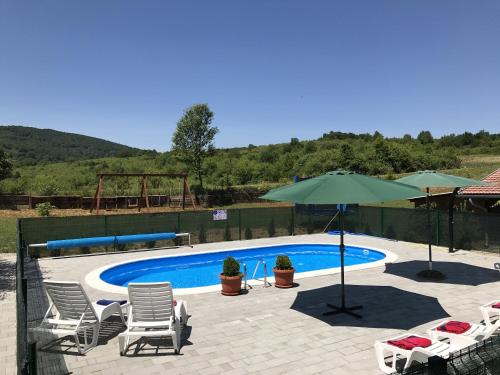 One bedroom apartement with shared pool furnished garden and wifi at Rakovica