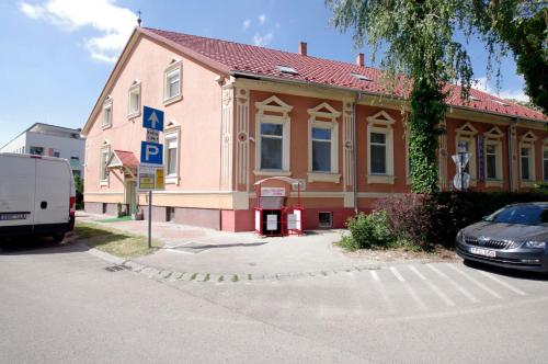 Fehér Hajó Panzió Győr - Chambre d'hôtes - Győr