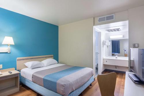 Motel 6 Fredericksburg Va - North - image 3