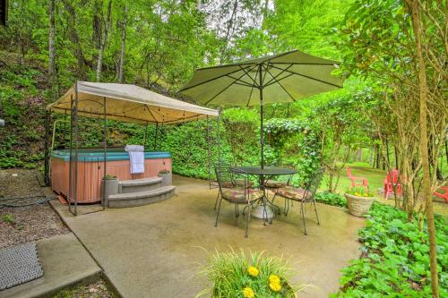 Secluded Smoky Mtn Cabin with Hot Tub and Fire Pit - Bryson City