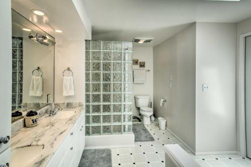 Spacious Family Home on Golf Course Hike and Bike! - image 8