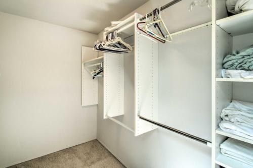 Spacious Family Home on Golf Course Hike and Bike! - image 9