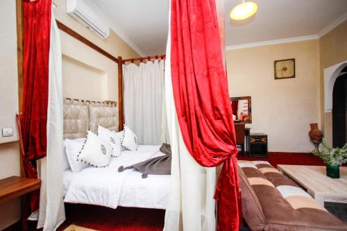 1 king bed, 2 twin beds