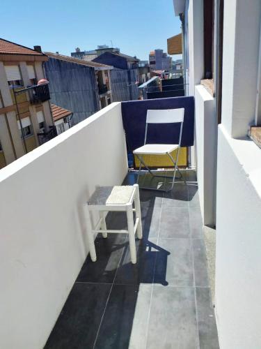  Apartment with 2 bedrooms in Vila Nova de Gaia, with wonderful mountain view, furnished balcony and WiFi - 8 km from the beach, Pension in Vila Nova de Gaia
