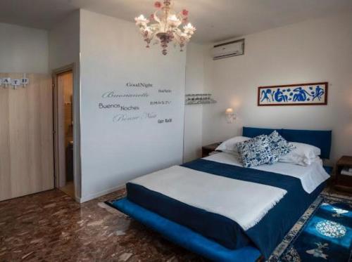 Standard Double Room with Sea View image 10