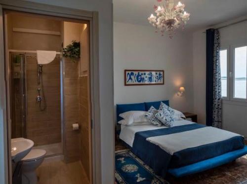 Standard Double Room with Sea View image 9