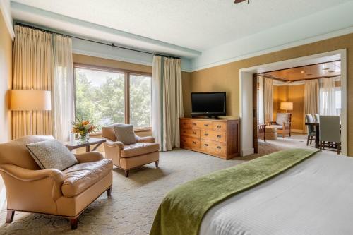 Executive Junior Suite with One King Bed