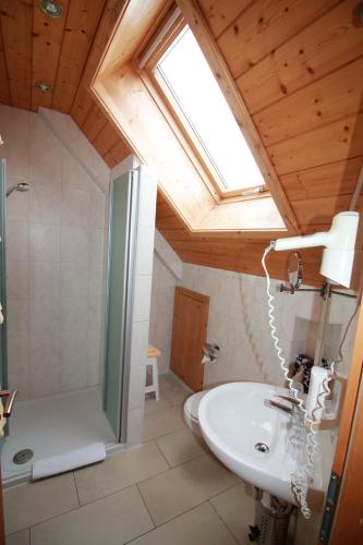 2 bedrooms, 3 beds