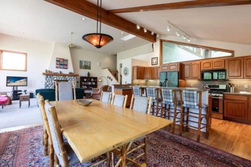 1834 Glacier Court - main image