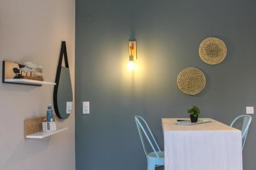 Lamprini's Deluxe Studios – Thassos Town, MO