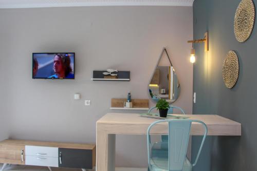 Lamprini's Deluxe Studios Lamprini's Deluxe Studios