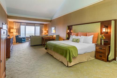 Premium Club Floor Room with One King Bed