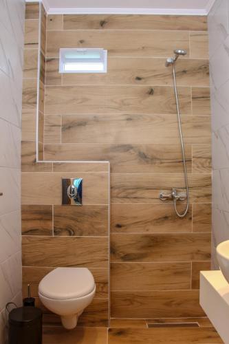 Lamprini's Deluxe Studios – Thassos Town, MO