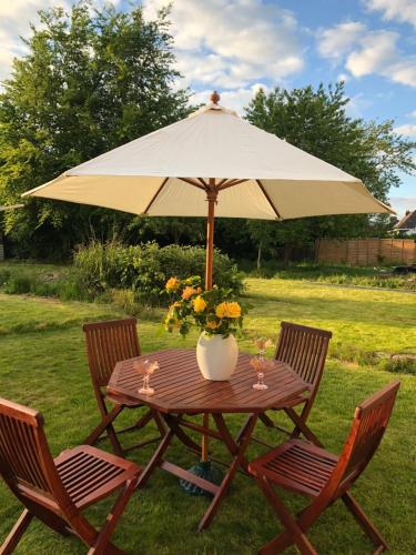 Amazing Quiet Garden House near London Luton Airport