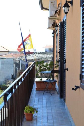 One bedroom apartement with furnished balcony and wifi at Nicolosi