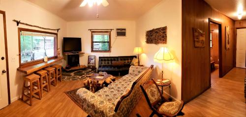 Mountain Laurel Cottage at Hearthstone Cabins and Camping - Pet Friendly