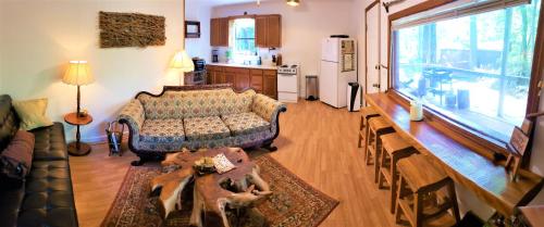 Mountain Laurel Cottage at Hearthstone Cabins and Camping - Pet Friendly