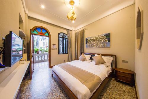 Double Room with Balcony room in Lansheng yard