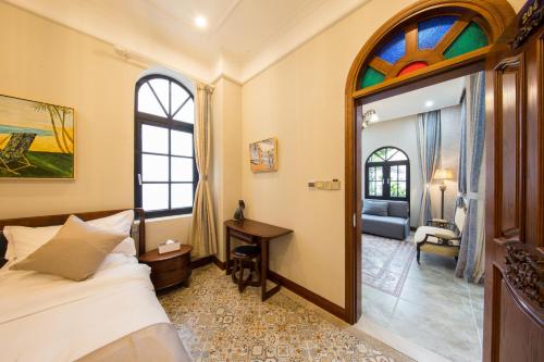 Exquisite Suite (Backyard) image 2