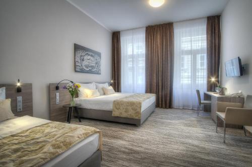 Triple Room image 1