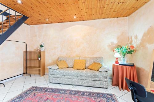 GuestHost - Castello Ursino Balcony Apartment x5 - image 3
