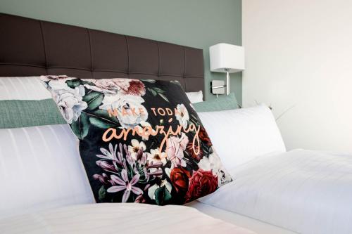 1 queen bed