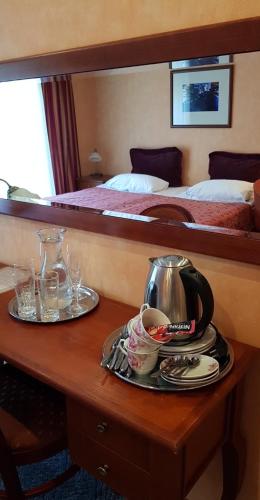 Double or Twin Room image 10