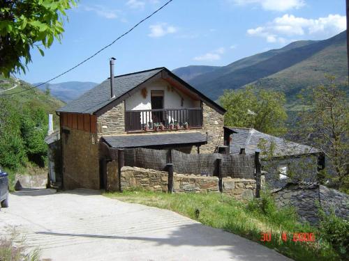 . 4 bedrooms appartement with balcony at Odollo