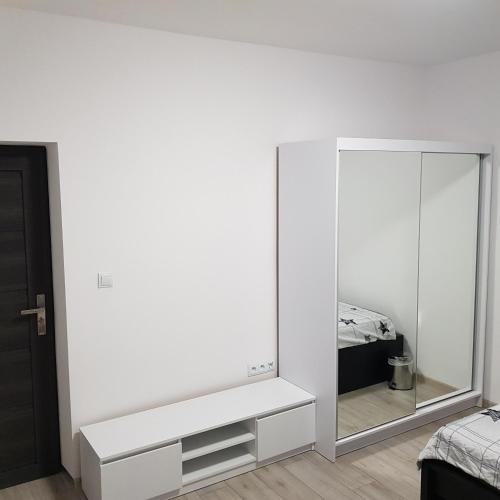 MirrorRoom PL Downtown 3