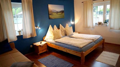 1 king bed, 1 sofa bed