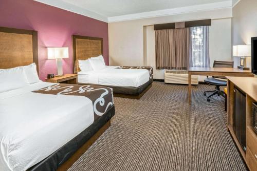 2 double beds