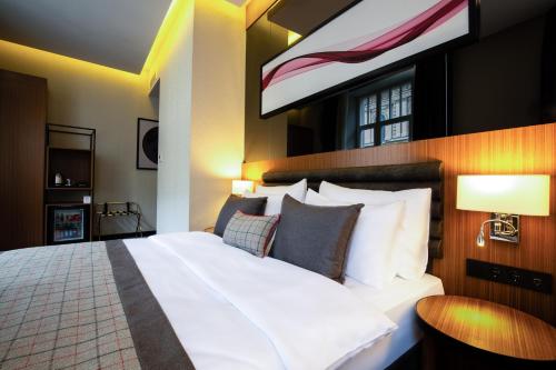 Ramada by Wyndham Budapest City Center - image 2