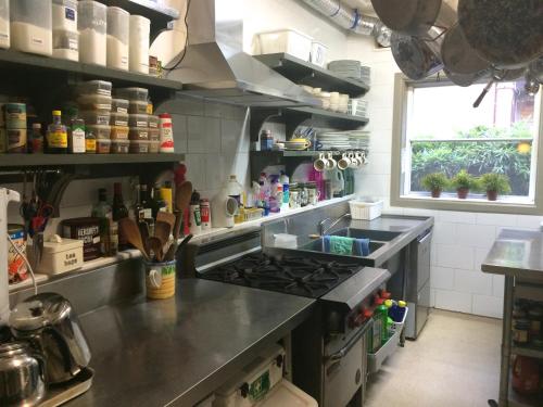 Kitchen, Guesthouse 83 in Cronulla