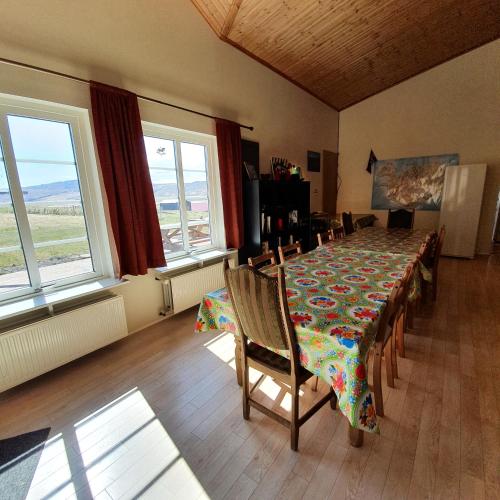 Hvammur 2 Guesthouse Red House in 紹達克盧庫
