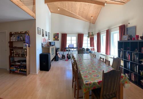 Hvammur 2 Guesthouse Red House in 紹達克盧庫