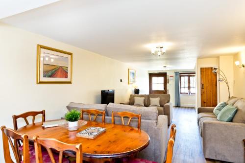 3 bedrooms, 4 beds