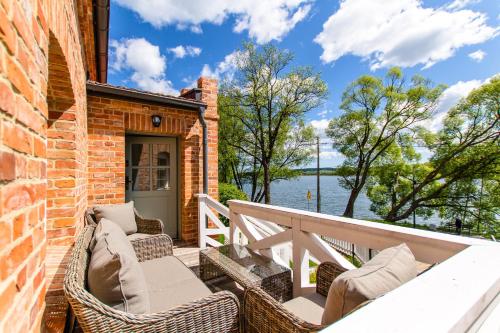 3 bedrooms, 6 beds