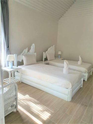 2 queen beds