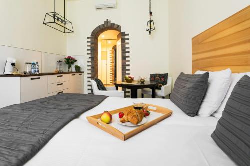 1 queen bed