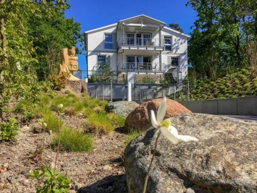 Villa "Düne 4" - WG1 im EG mit Terrasse strandnah in Binz, Deutschland