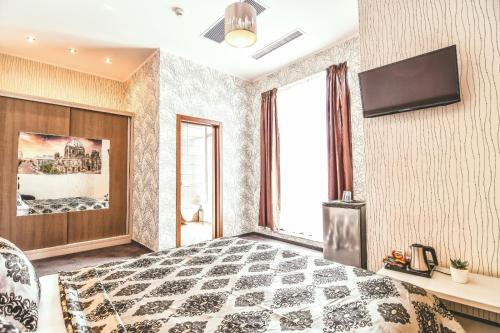 Double or Twin Room with Terrace