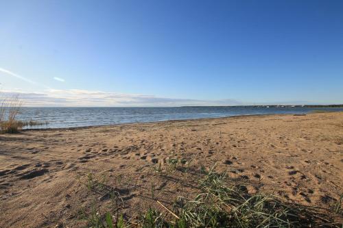 Beach, Excellent log house with a sauna in Lahemaa! in Hara