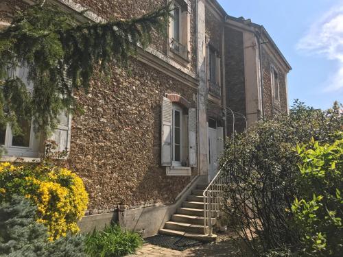 Entrance, La Maison des Sources a la Ferme d'Auxonnettes in Saint-Fargeau-Ponthierry
