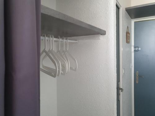 Studio Apartment image 8